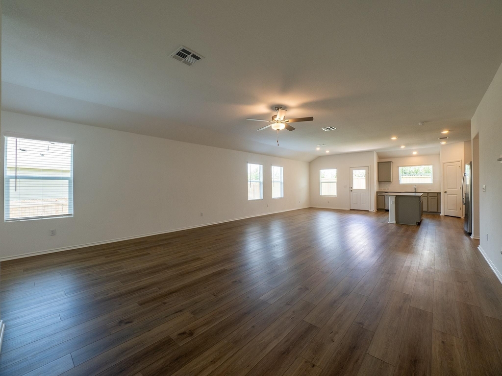 702 Silver Springs Bnd - Photo 29