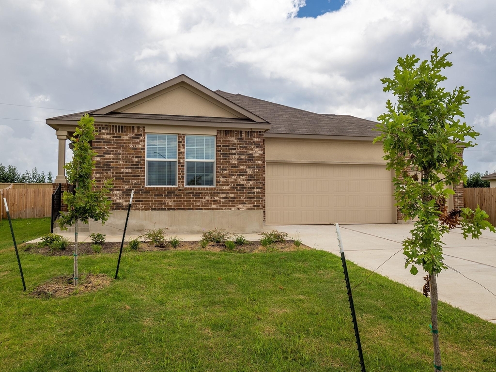 702 Silver Springs Bnd - Photo 2