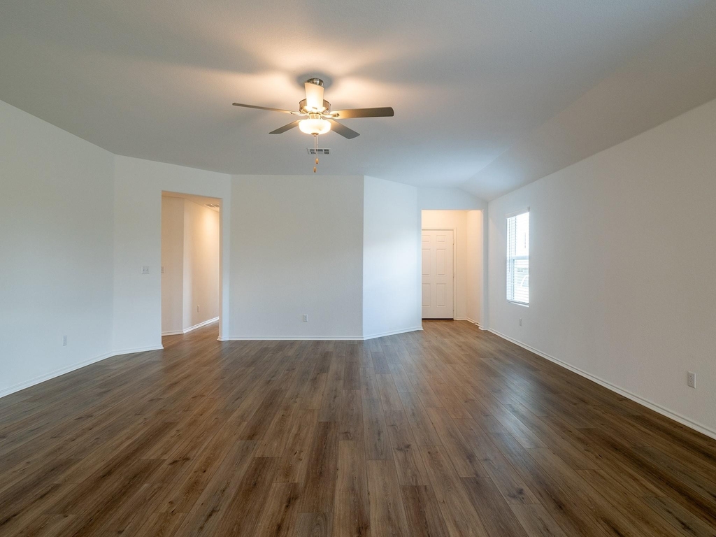 702 Silver Springs Bnd - Photo 28