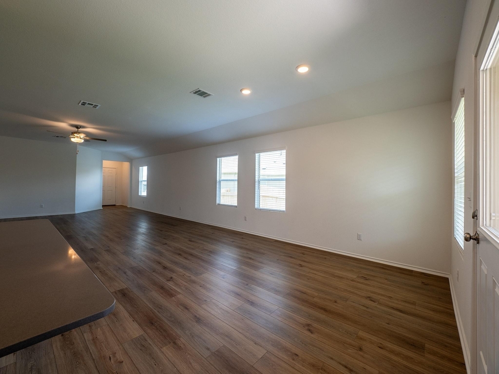 702 Silver Springs Bnd - Photo 25