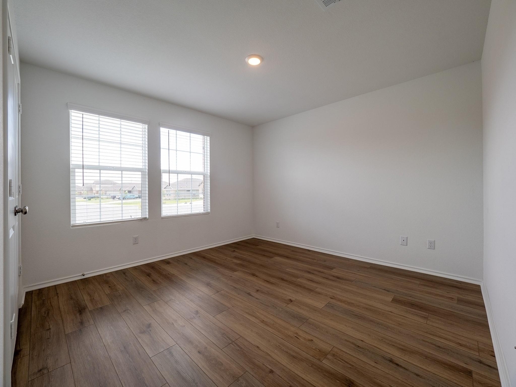 702 Silver Springs Bnd - Photo 10