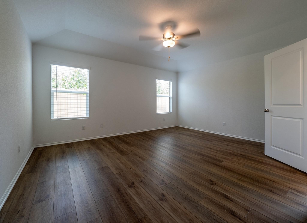 702 Silver Springs Bnd - Photo 14