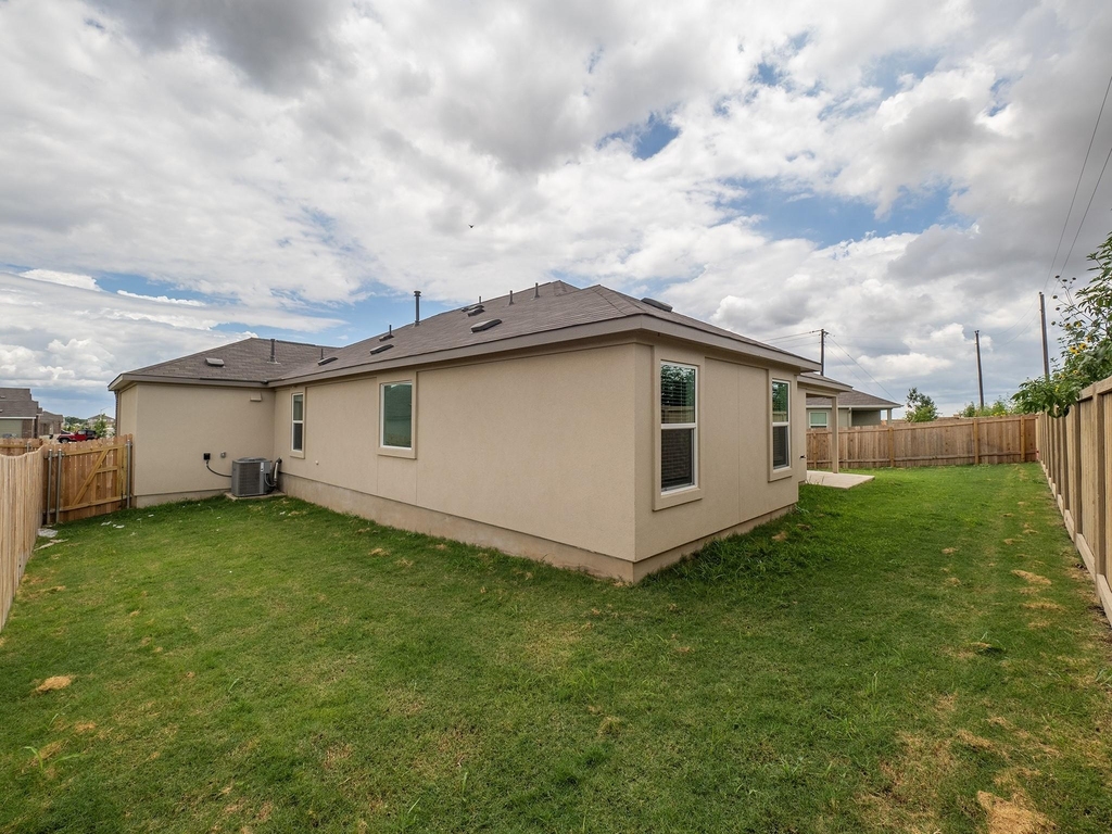 702 Silver Springs Bnd - Photo 8