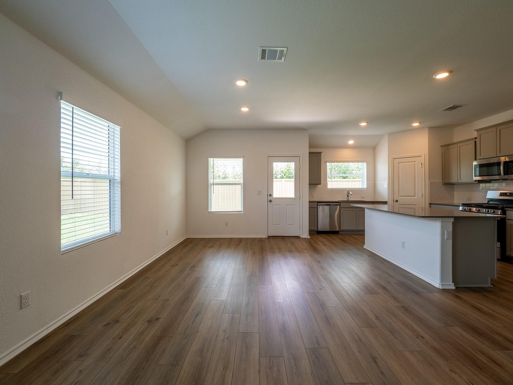 702 Silver Springs Bnd - Photo 26