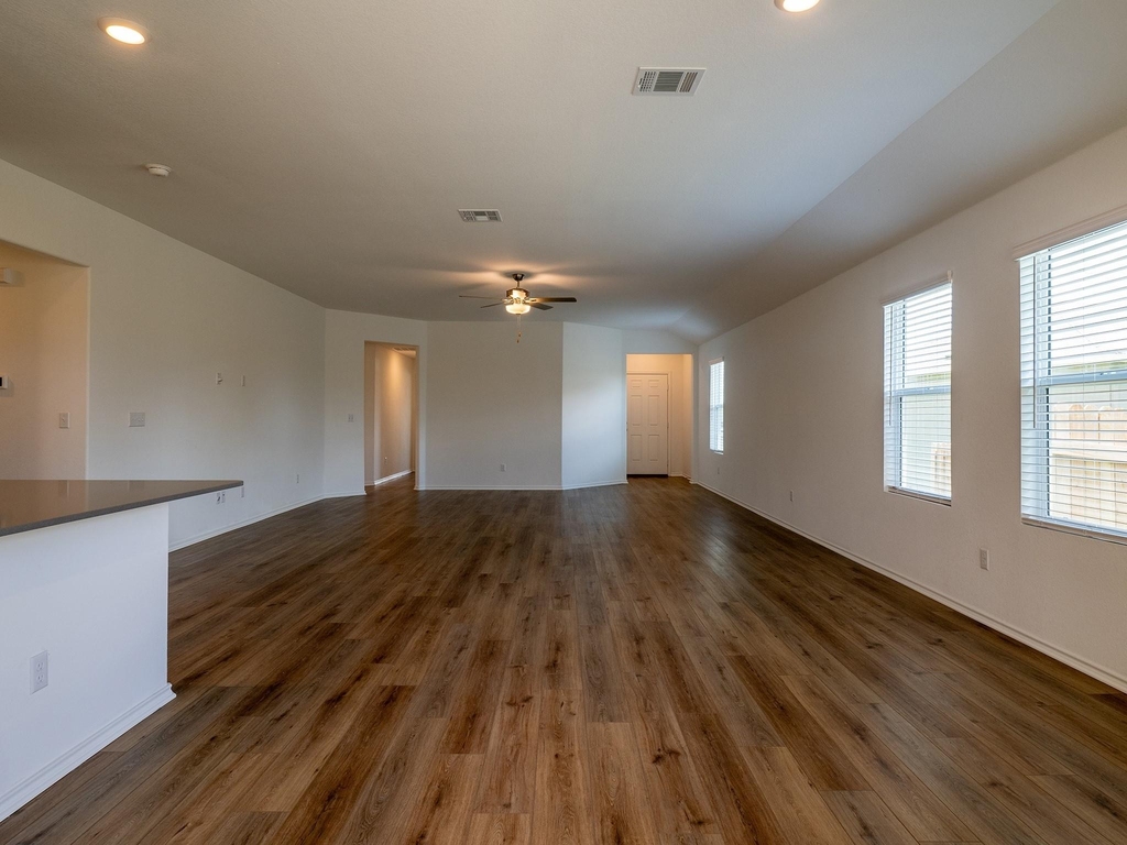 702 Silver Springs Bnd - Photo 24