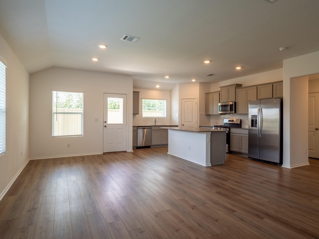 702 Silver Springs Bnd - Photo 27