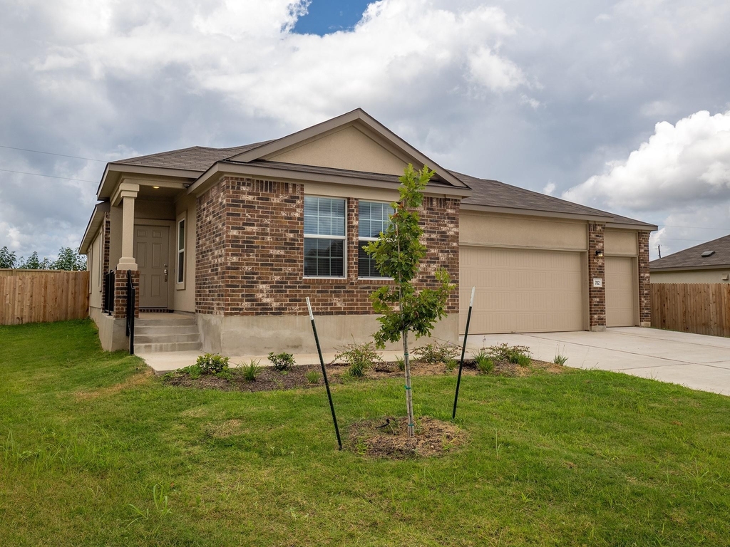 702 Silver Springs Bnd - Photo 3