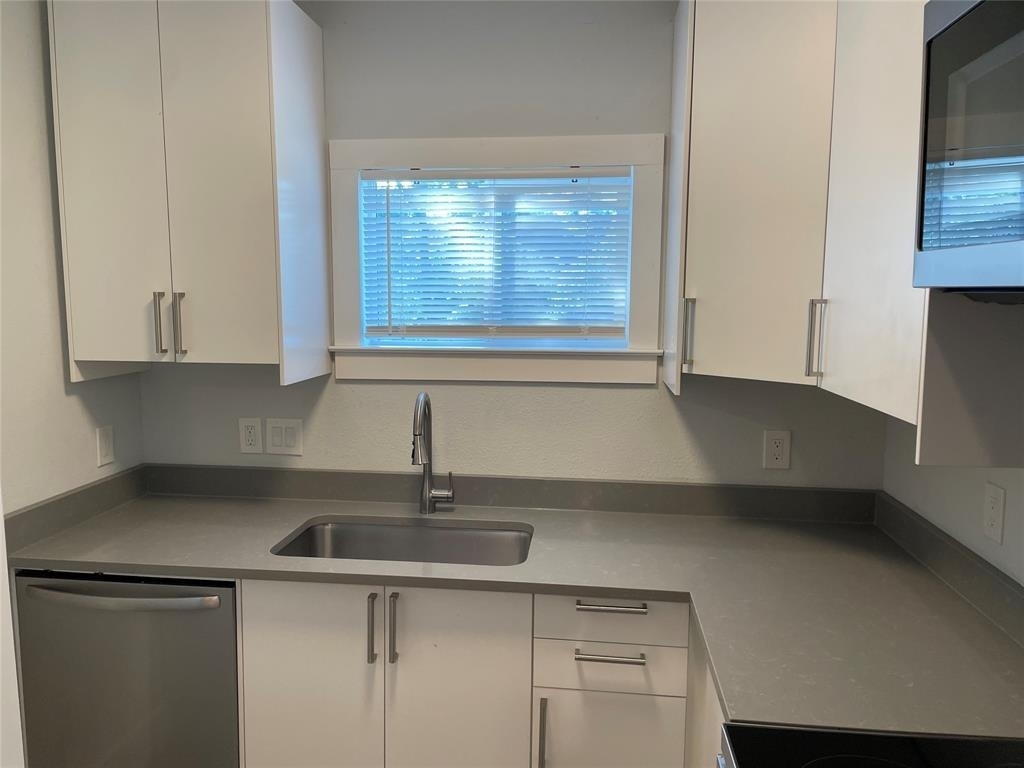 10310 Gail Rd - Photo 2