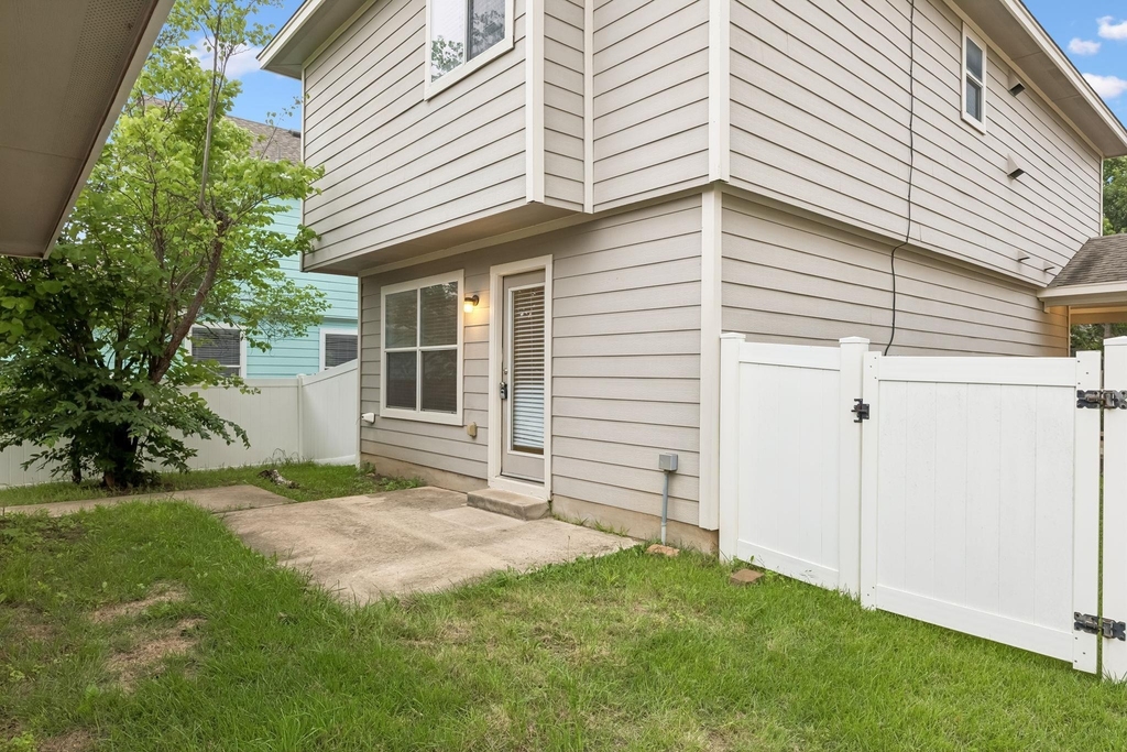 1808 Lost Maples Loop - Photo 7