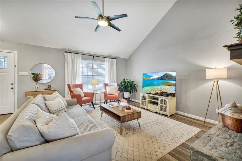 1808 Sylvia Ln - Photo 2
