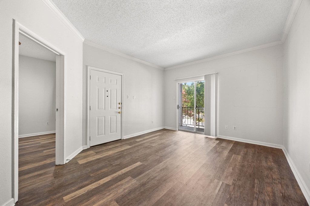 12166 Metric Blvd - Photo 4
