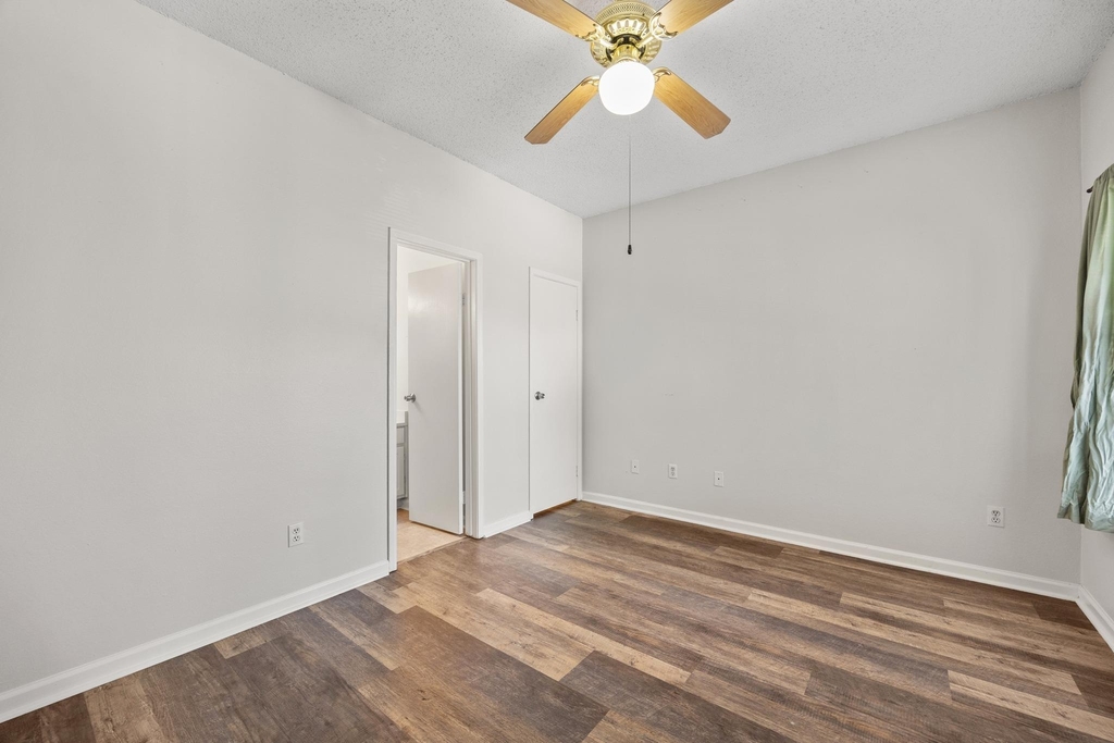 12166 Metric Blvd - Photo 12