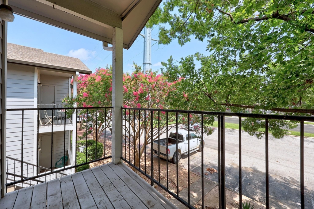 12166 Metric Blvd - Photo 19