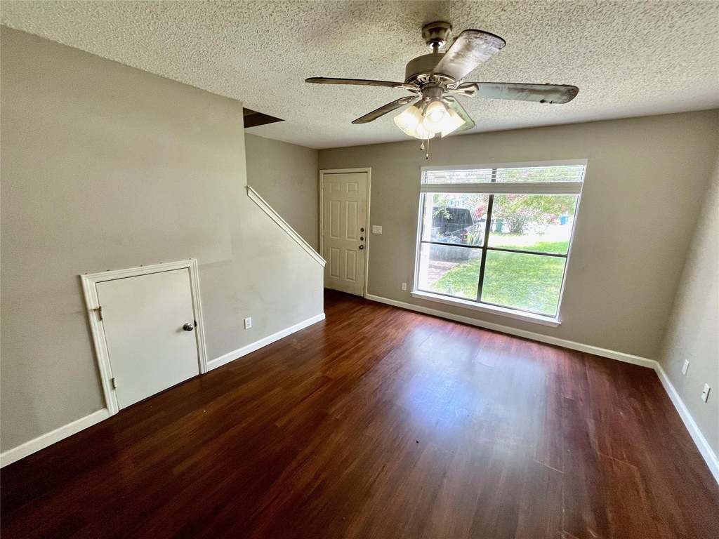 112 Hillside Cv - Photo 2