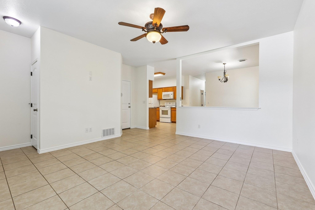 133 N Kanaio Dr - Photo 2