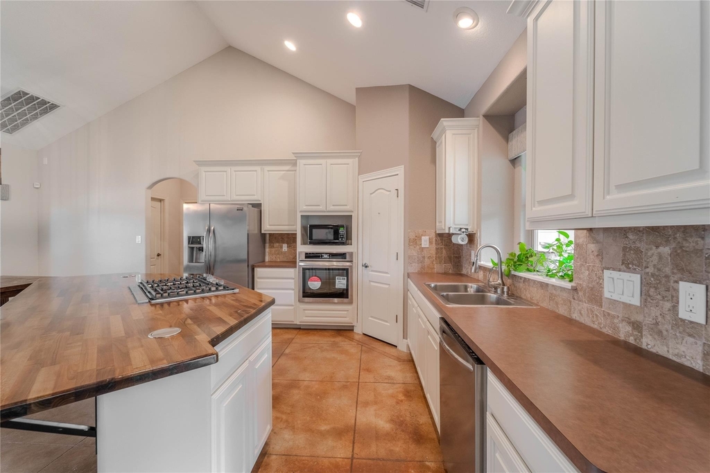 19013 Venture Dr - Photo 6