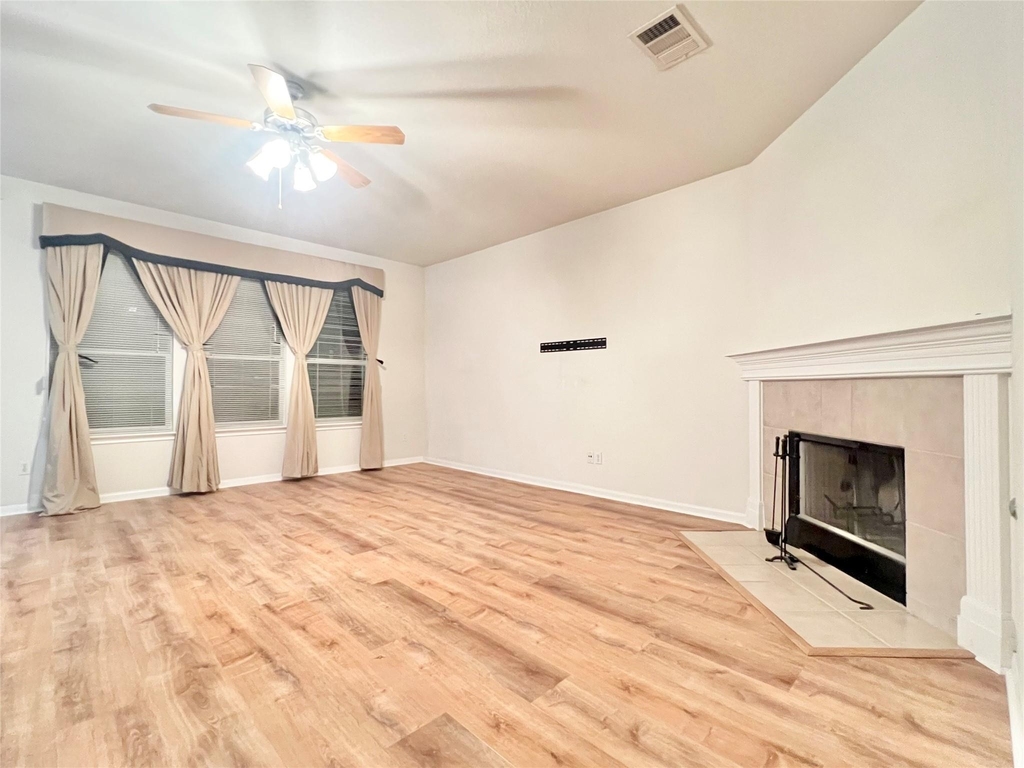 1103 Apollo Ln - Photo 4