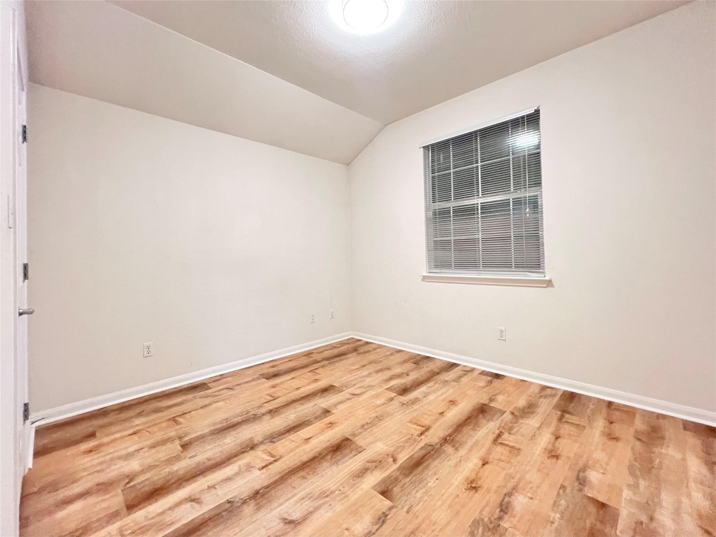 1103 Apollo Ln - Photo 21