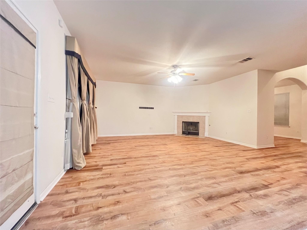 1103 Apollo Ln - Photo 5