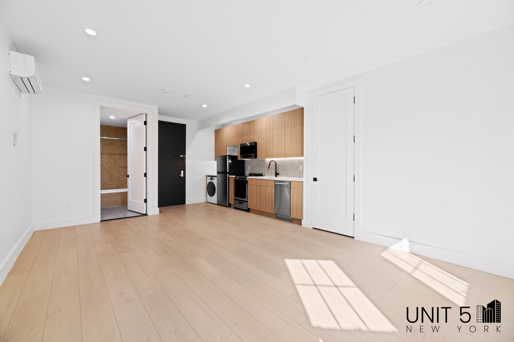 255 Clarkson Avenue - Photo 3