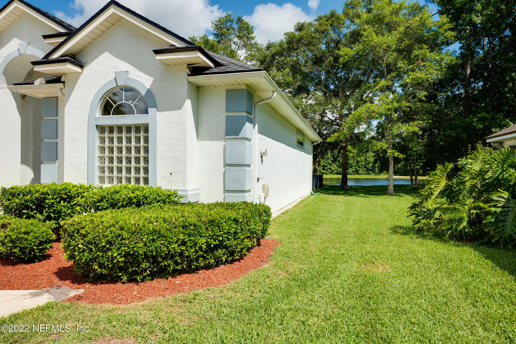 171 Elmwood Drive - Photo 2