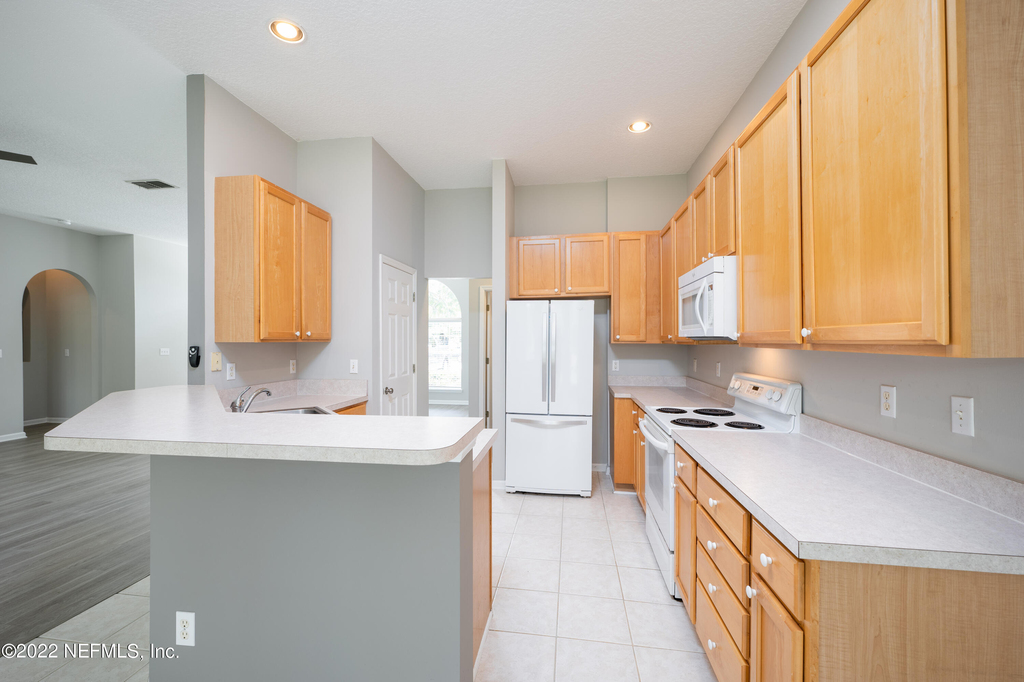 171 Elmwood Drive - Photo 10