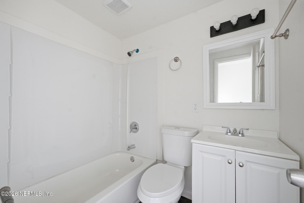 5134 Moncrief Road W - Photo 4