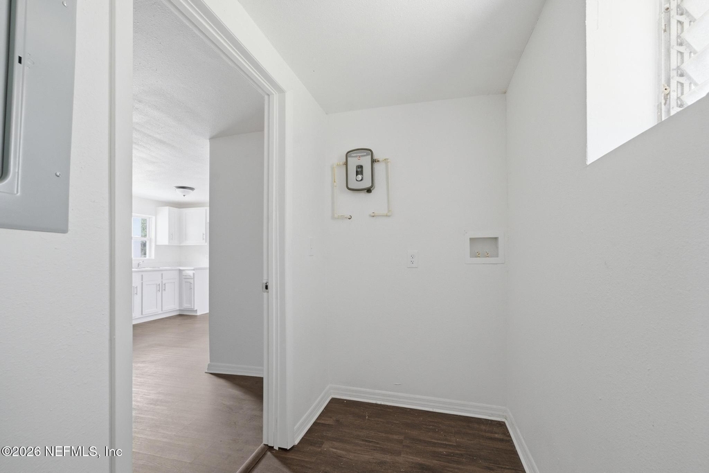 5134 Moncrief Road W - Photo 11