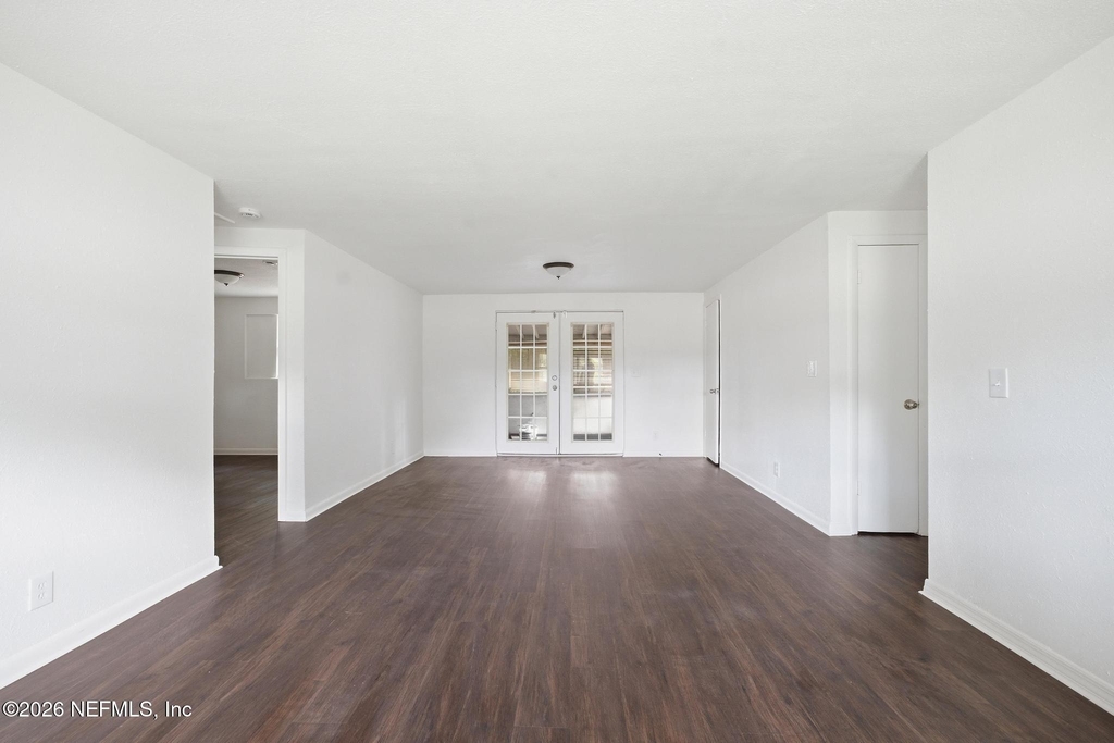 5134 Moncrief Road W - Photo 16