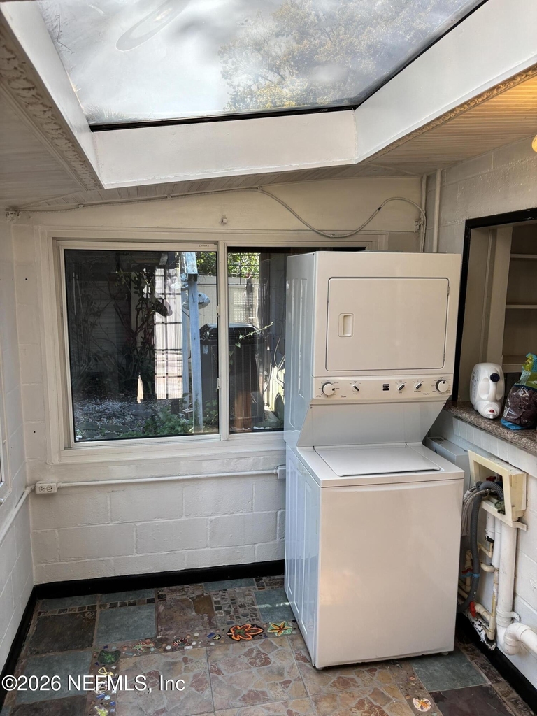 1343 Rensselaer Avenue - Photo 42
