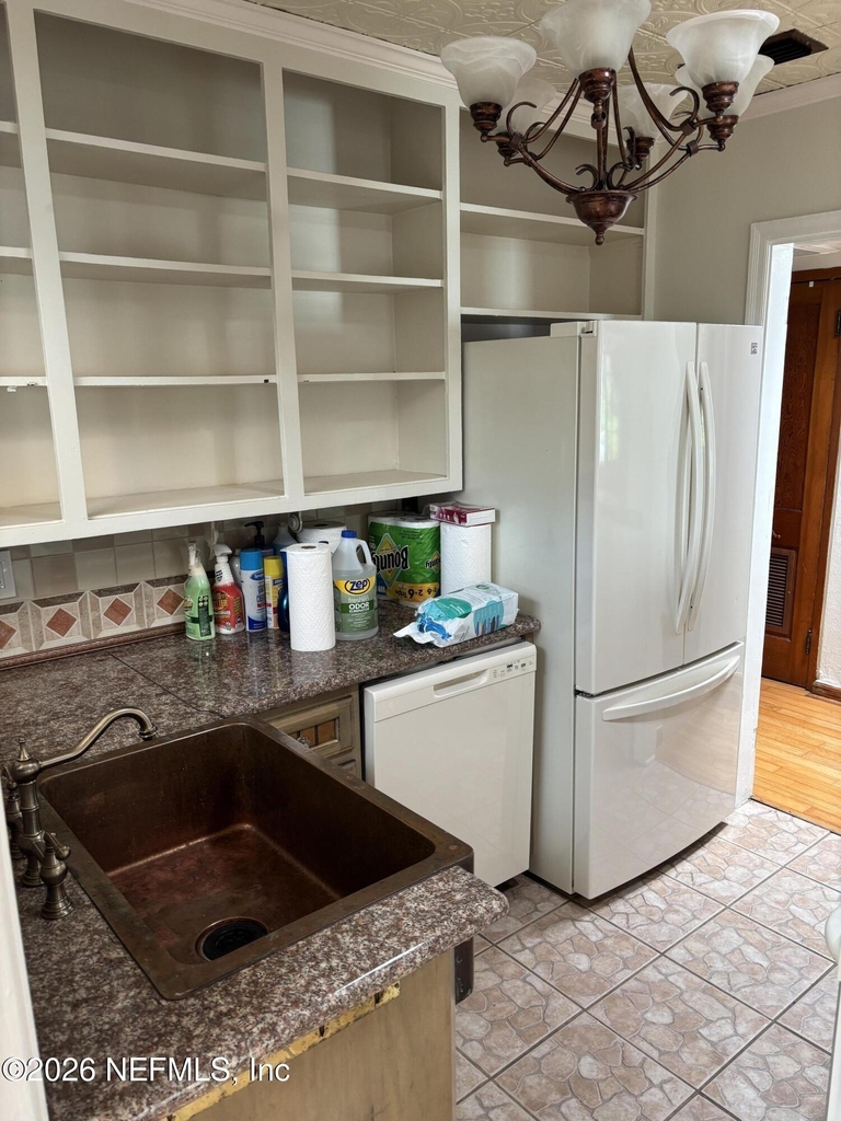 1343 Rensselaer Avenue - Photo 38