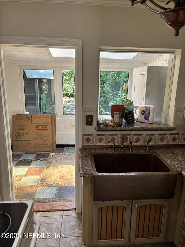 1343 Rensselaer Avenue - Photo 40