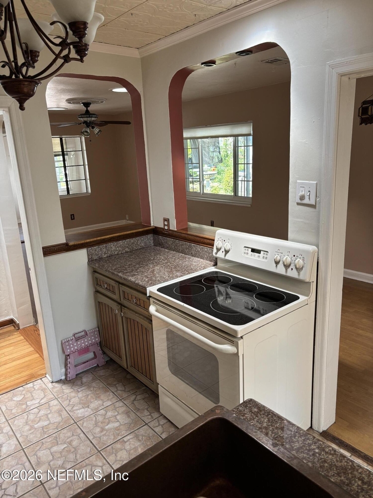 1343 Rensselaer Avenue - Photo 39