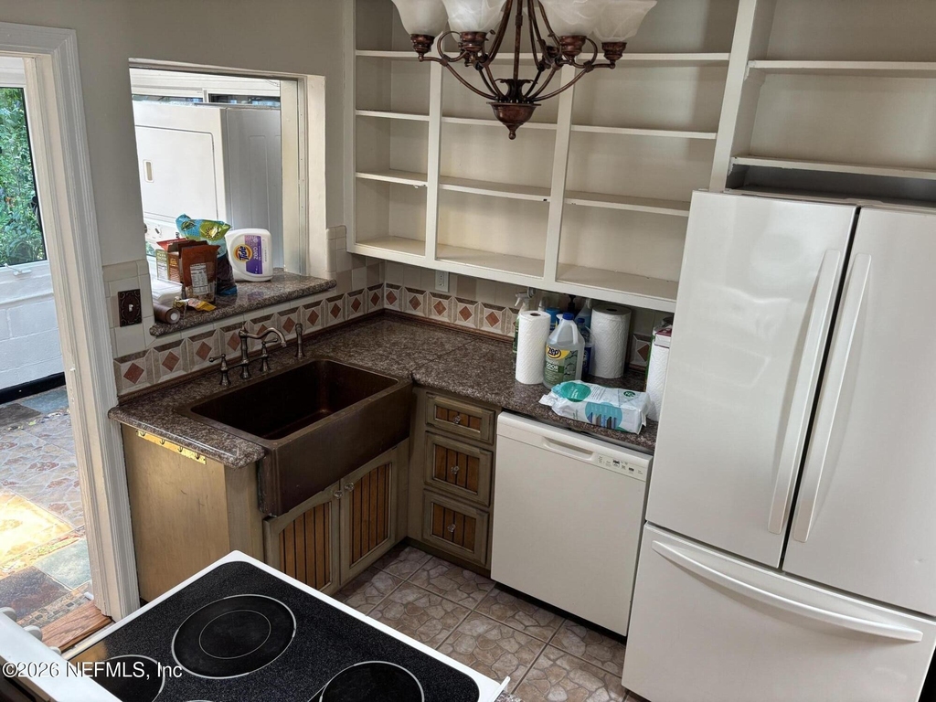 1343 Rensselaer Avenue - Photo 35