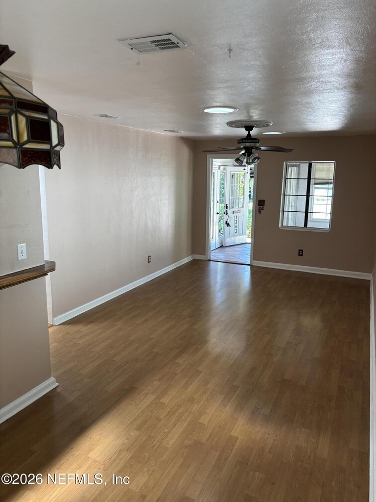 1343 Rensselaer Avenue - Photo 29