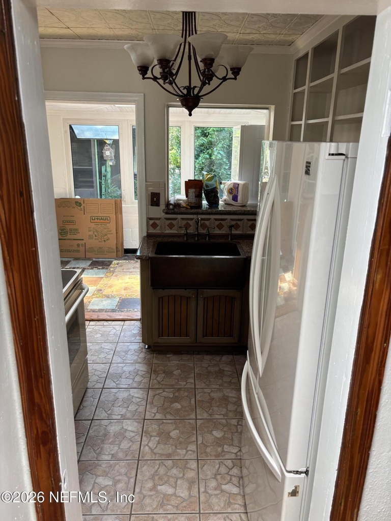 1343 Rensselaer Avenue - Photo 37