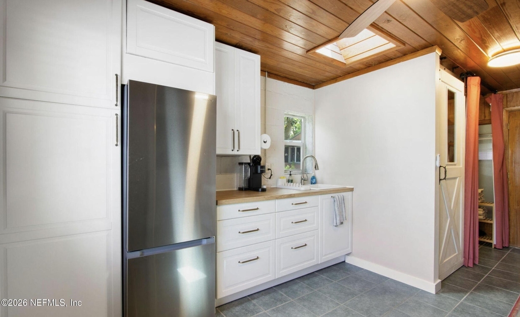 1343 Rensselaer Avenue - Photo 7