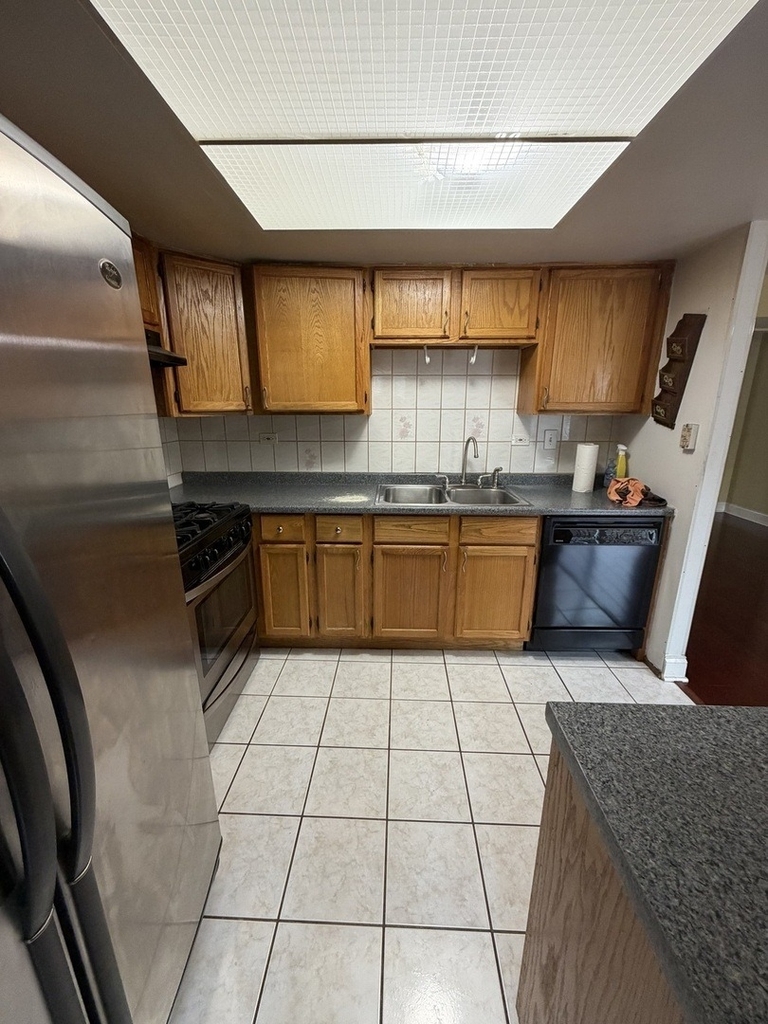 805 Bishop Court - Photo 4
