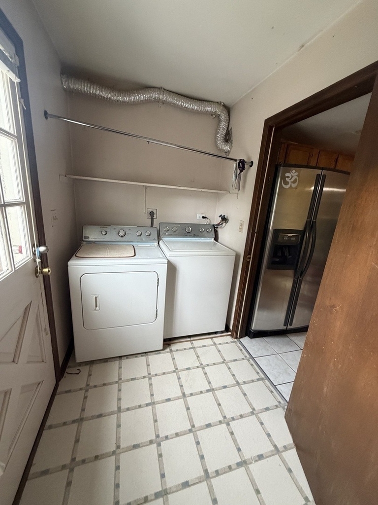 805 Bishop Court - Photo 5