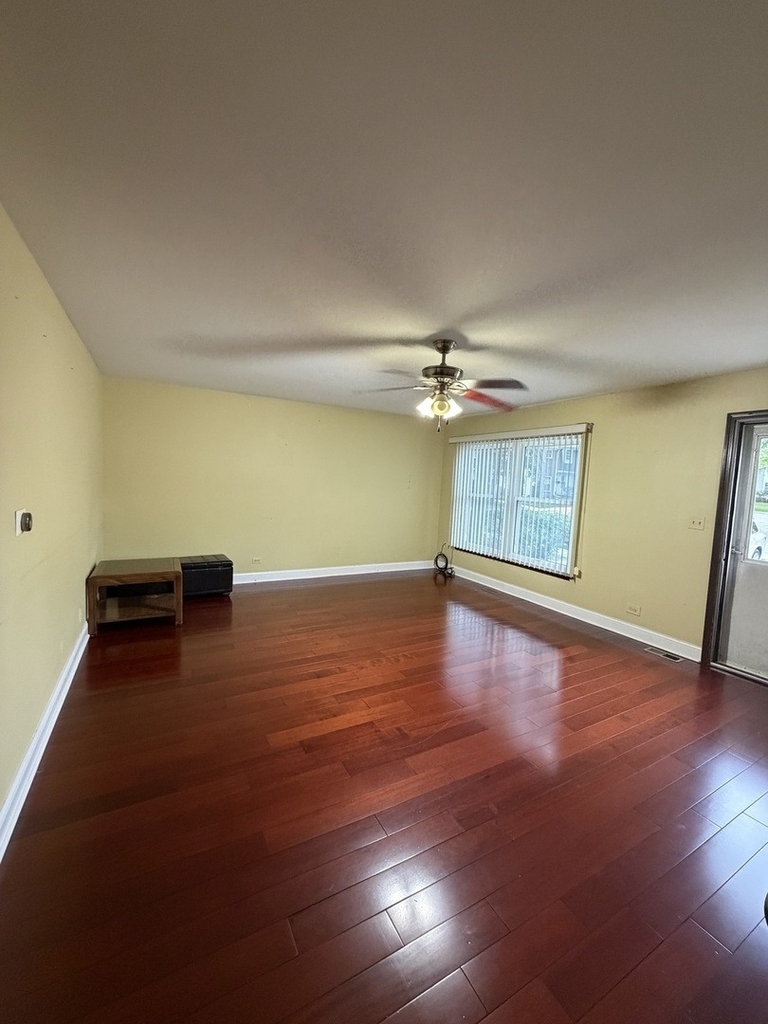 805 Bishop Court - Photo 0