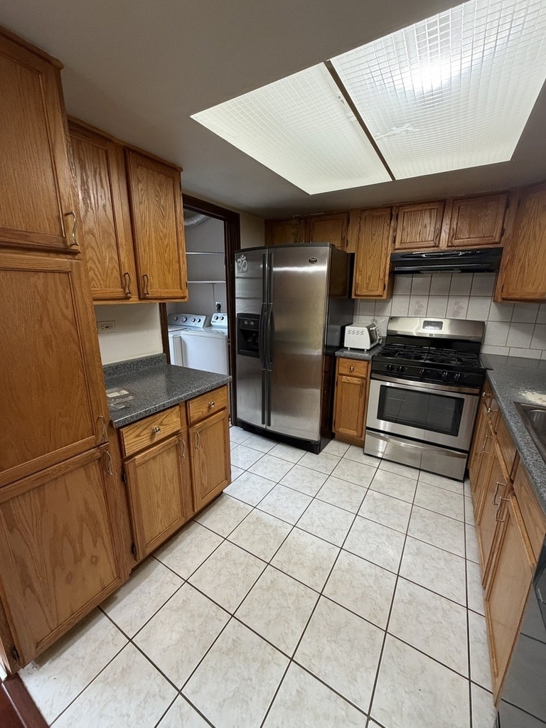 805 Bishop Court - Photo 3