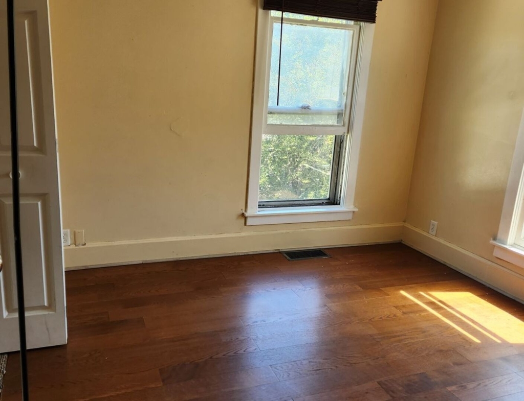 208 Illinois Street - Photo 2