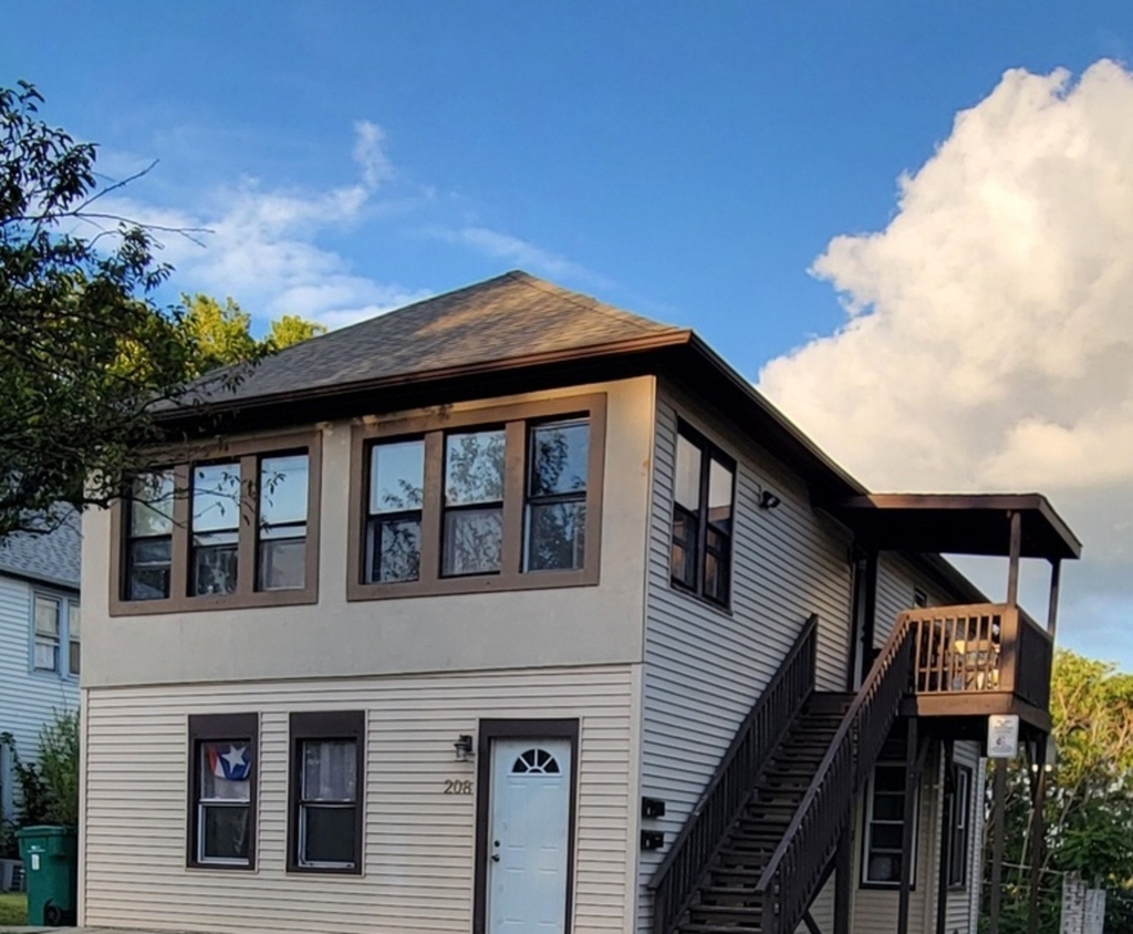 208 Illinois Street - Photo 0