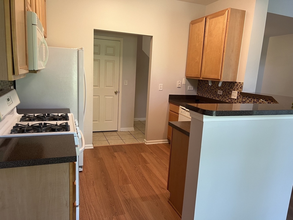 996 Enfield Drive - Photo 7