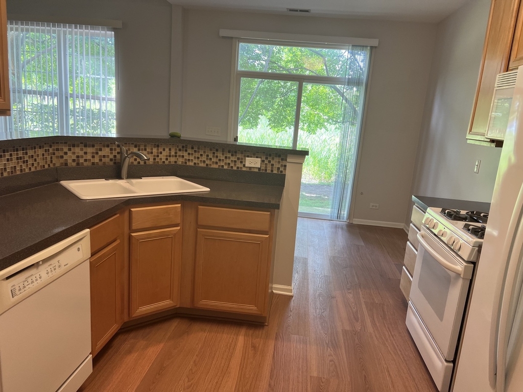 996 Enfield Drive - Photo 2