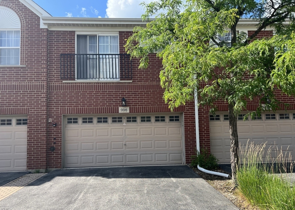 996 Enfield Drive - Photo 0