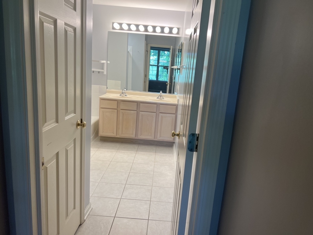 996 Enfield Drive - Photo 10