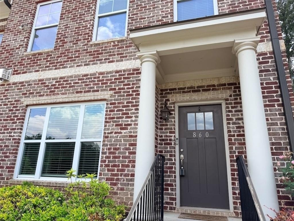 860 Westmoreland Circle Nw - Photo 1