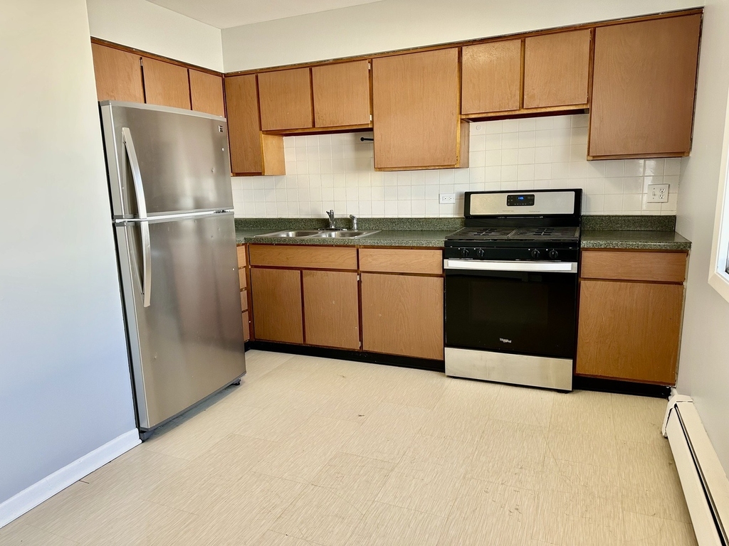 550 N Ardmore Avenue - Photo 3