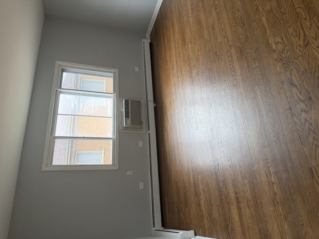 550 N Ardmore Avenue - Photo 1
